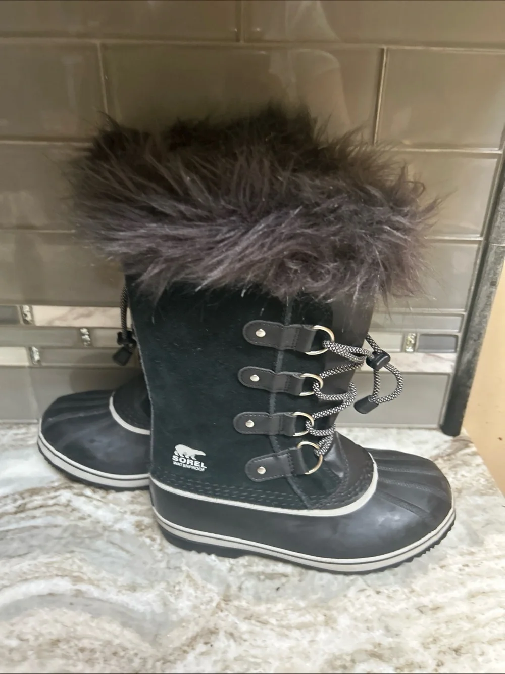 SOREL Joan Of Arctic Waterproof Insulated Winter Boot Black big girls 5 snow fur